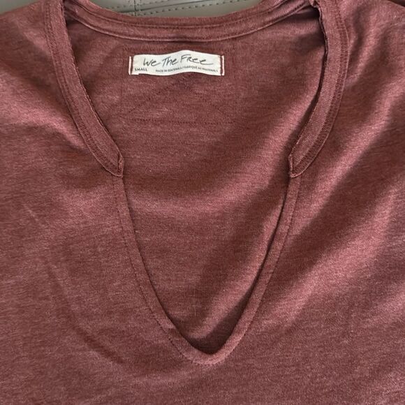 We The Free People Women’s Short Sleeve V Neck T Shirt. Brown. Size Small. - Picture 2 of 8
